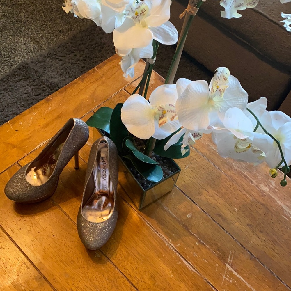 Shiny high heels 👠🥰